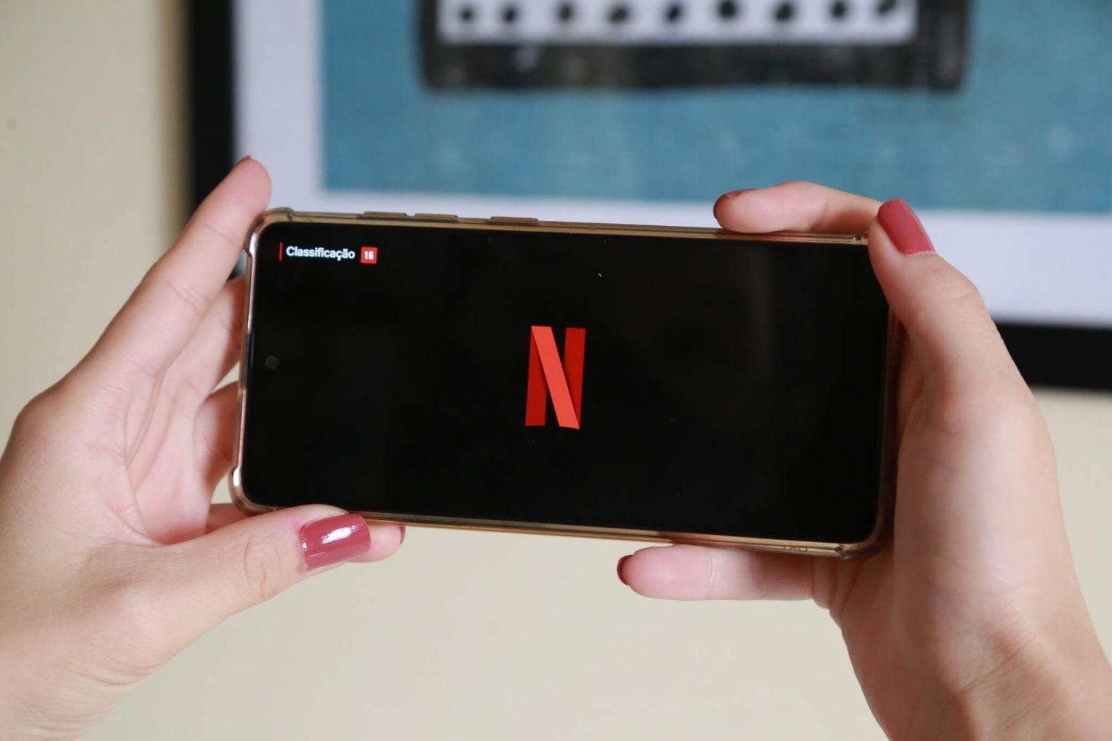 Mulher descobre que pagava Netflix para “espertinho” há cerca de um ano Mulher descobre que pagava Netflix para “espertinho” há cerca de um ano