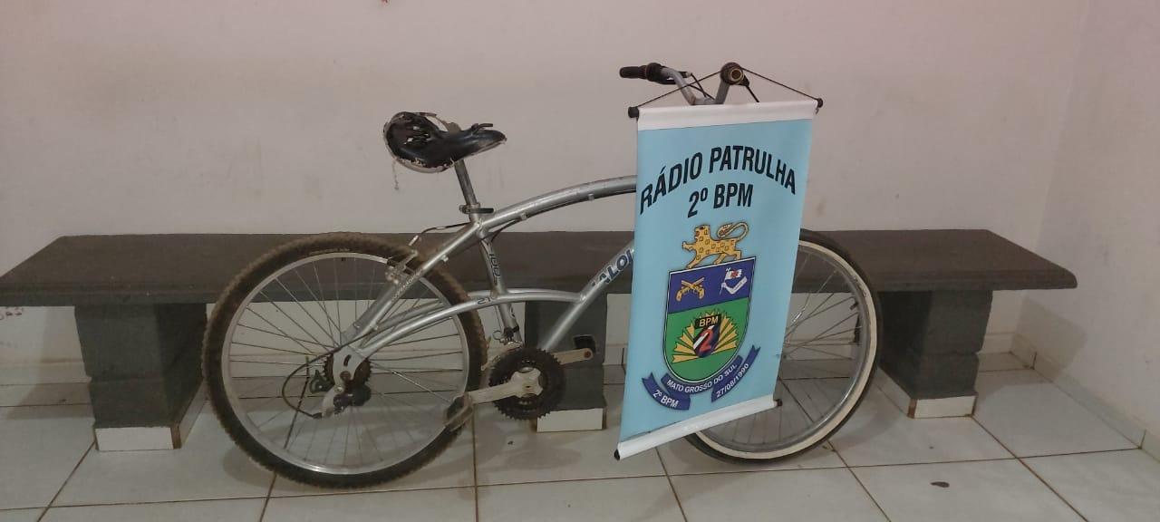 PM prende em flagrante jovem que traficava crack no bairro Vila Haro