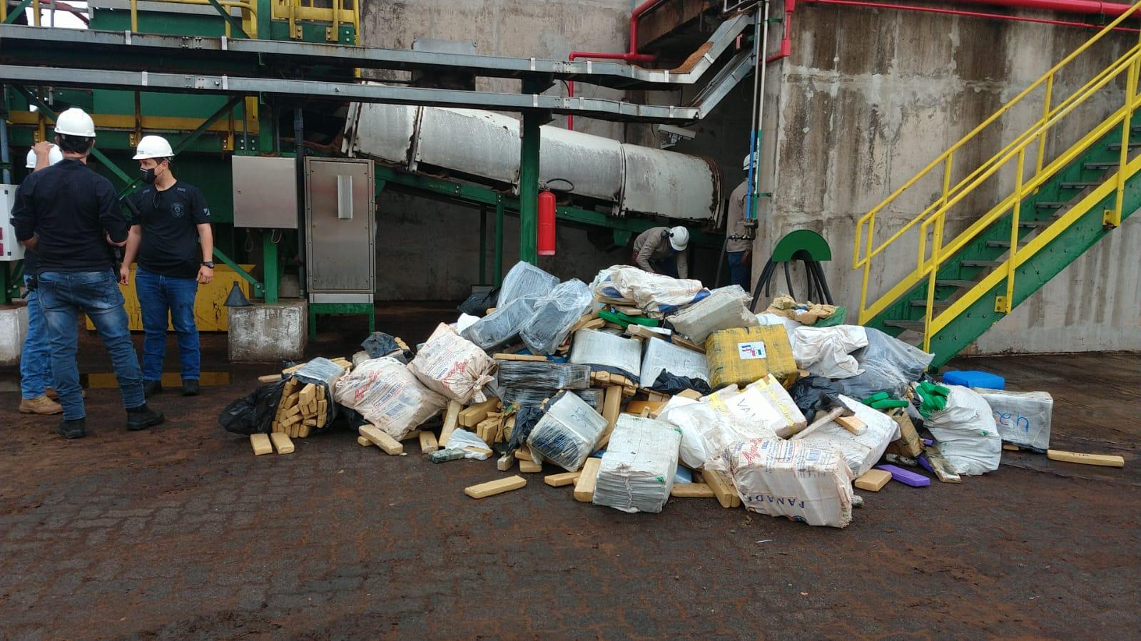 Polícia Civil incinera quase três toneladas de drogas em Três Lagoas (MS) Polícia Civil incinera quase três toneladas de drogas em Três Lagoas (MS)