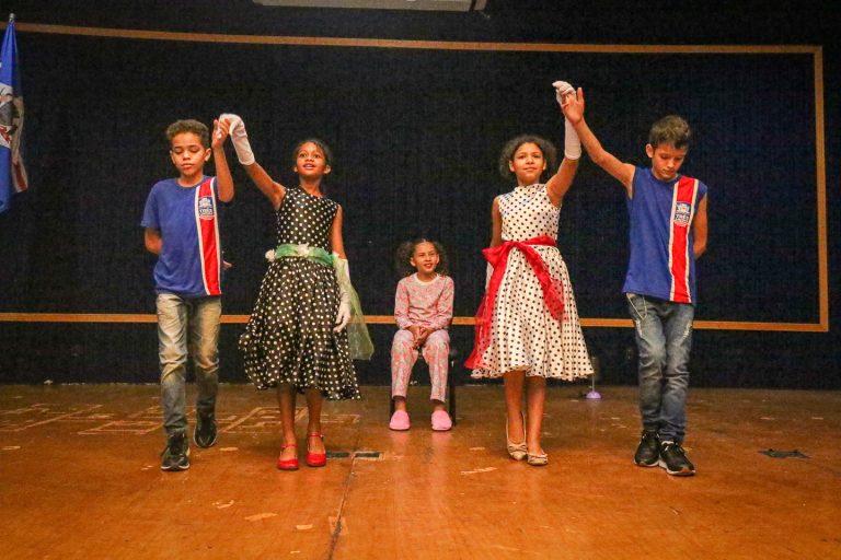 Alunos da Escola “Ramez Tebet” representam TL na 11ª edição do FETRAN MS