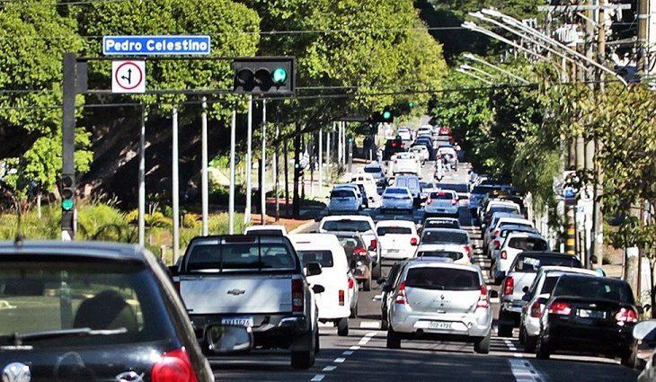 Licenciamento de veículos com placas final 0 deve ser pago em outubro Licenciamento de veículos com placas final 0 deve ser pago em outubro