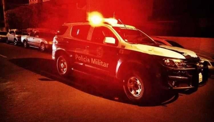 Mesmo com tornozeleira eletrônica, assaltante se passa por cliente para roubar relógios em loja no Centro de Três Lagoas 