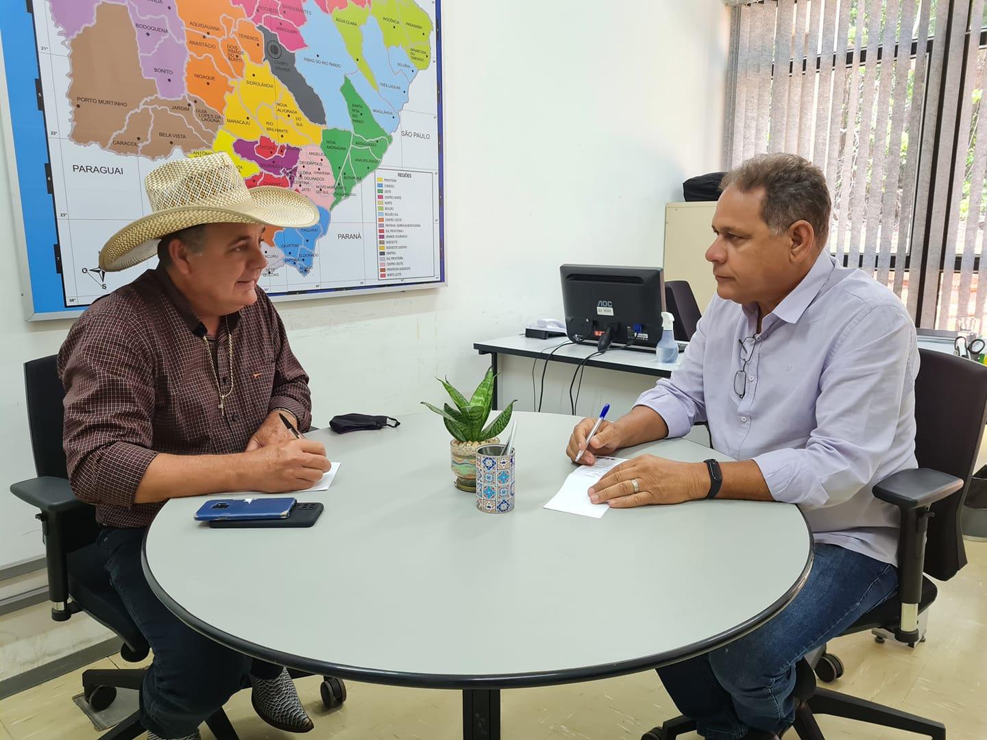 Prefeito Angelo Guerreiro se reúne com o coordenador regional de políticas públicas Jorge Martinho Prefeito Angelo Guerreiro se reúne com o coordenador regional de políticas públicas Jorge Martinho