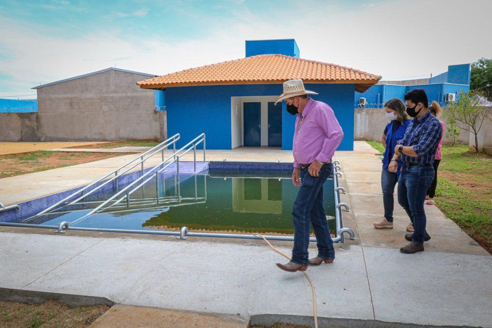 Prefeitura conclui obra com piscina, vestiários e academia coberta para atividades no Centro de Convivência “Tia Nega”