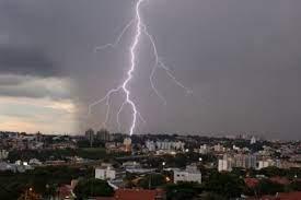 Quase 1 milhão de raios atingiram MS em dois dias