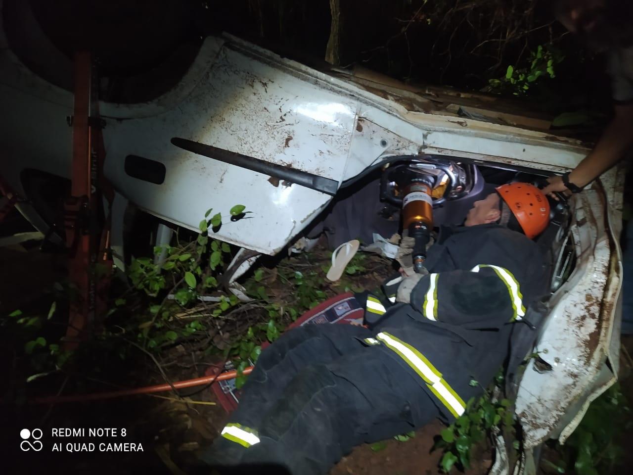 Duas pessoas morrem e um fica ferido em grave acidente na BR-262 Duas pessoas morrem e um fica ferido em grave acidente na BR-262