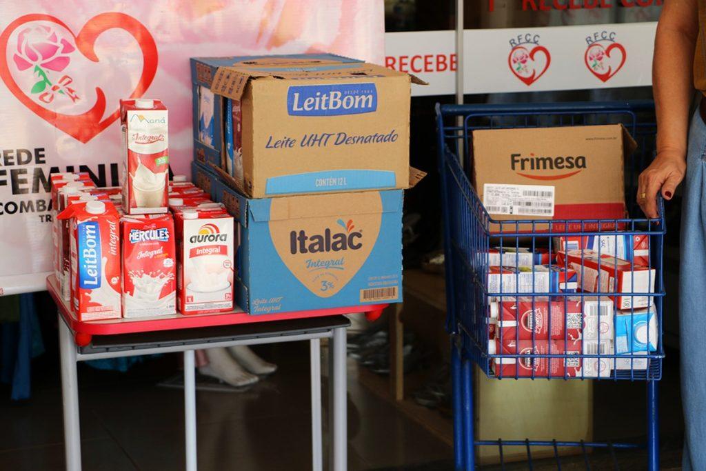 Rialino Medeiros, realiza doação de mais de 300 caixas de leite para entidades filantrópicas