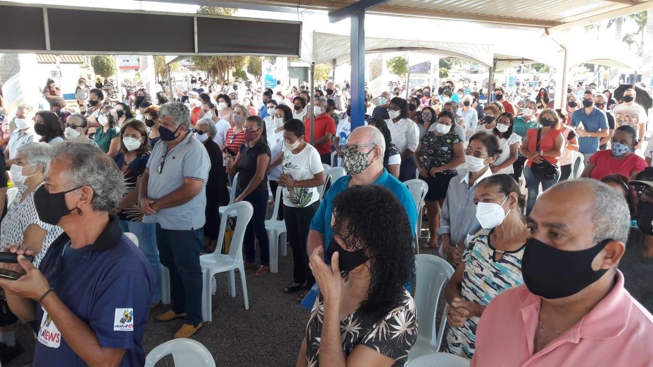 Mais de 800 pessoas participaram da 1º missa no cemitério neste 