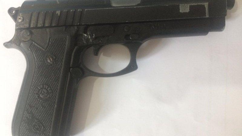 Jovem que supostamente agrediu PM, roubou pistola e efetuou disparos foi preso nesta 2º feira Jovem que supostamente agrediu PM, roubou pistola e efetuou disparos foi preso nesta 2º feira