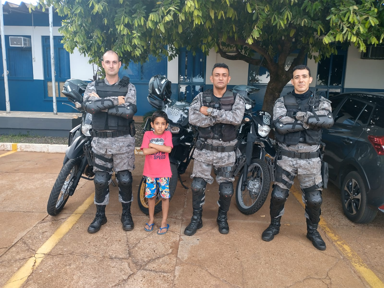 Em Três Lagoas (MS), guarnição recebe visita de menino fã do GETAM