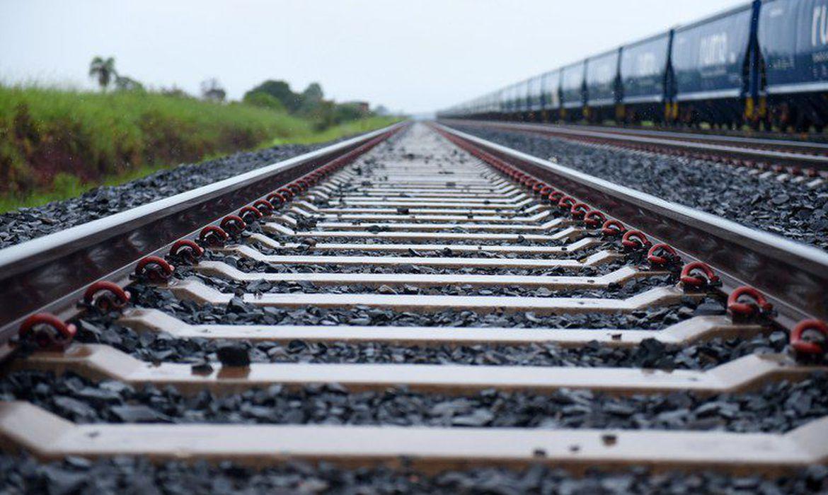 Câmara aprova texto-base de marco que permite volta de ferrovias privadas