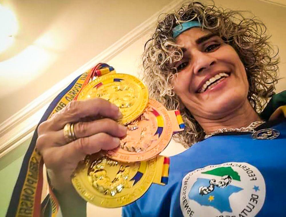 Com apoio da SEJUVEL, atleta de luta de braço conquista o título de campeã mundial na Romênia Com apoio da SEJUVEL, atleta de luta de braço conquista o título de campeã mundial na Romênia