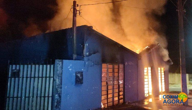 Idoso tem queimaduras pelo corpo ao tentar controlar incêndio em sua residência Idoso tem queimaduras pelo corpo ao tentar controlar incêndio em sua residência