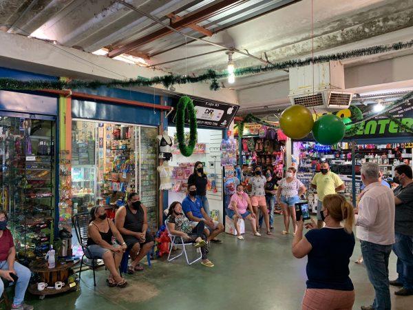 Lojistas do Shopping Popular recebem autorização especial para expor produtos em frente