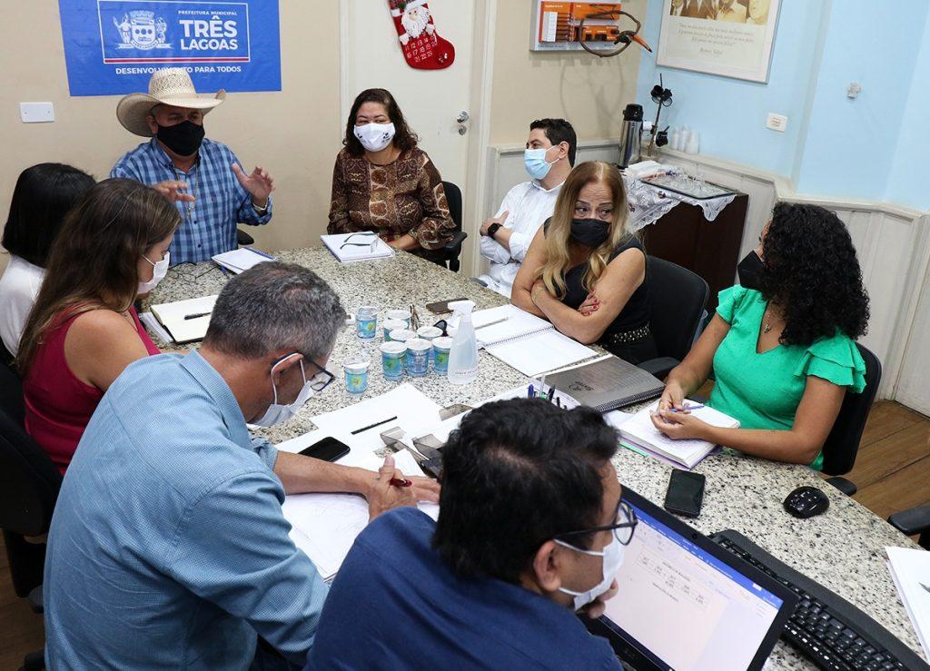 Prefeito Angelo Guerreiro reuniu-se com o SINTED para iniciar as negociações do reajuste salarial Prefeito Angelo Guerreiro reuniu-se com o SINTED para iniciar as negociações do reajuste salarial