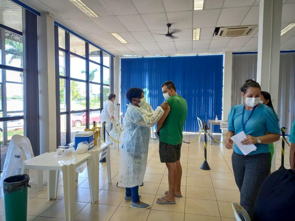 MEGA VACINAÇÃO – Mais de 2 mil pessoas se imunizaram contra COVID-19 e Influenza