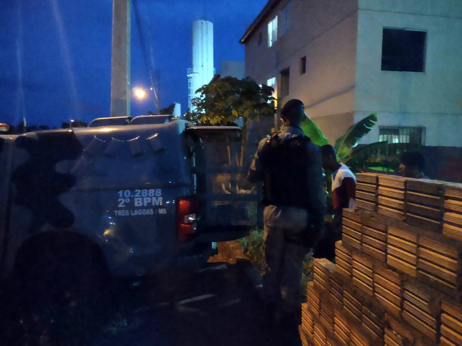 Após denúncias anônimas, boca de fumo é fechada e traficante é preso