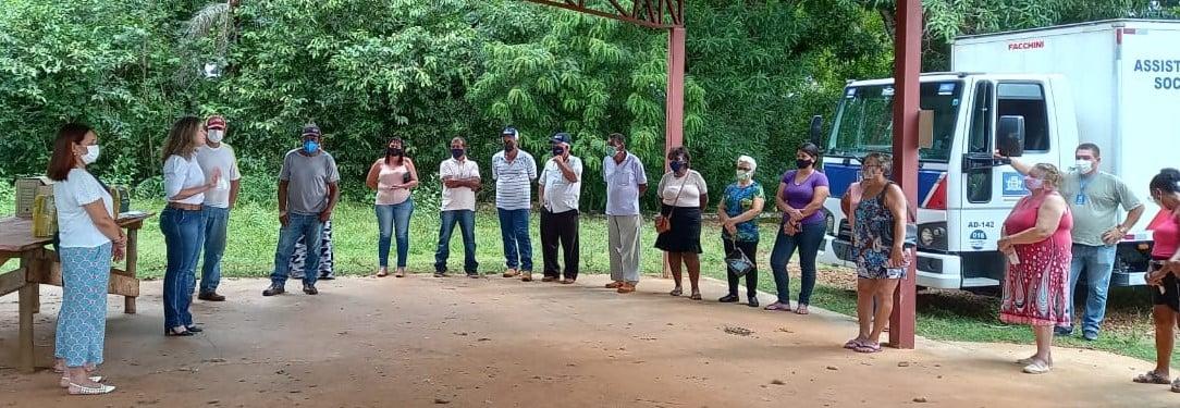 Parceria da SMAS com SENAR e CNA doa 87 cestas básicas para moradores do Distrito de Arapuá e Assentamento 20 de Março