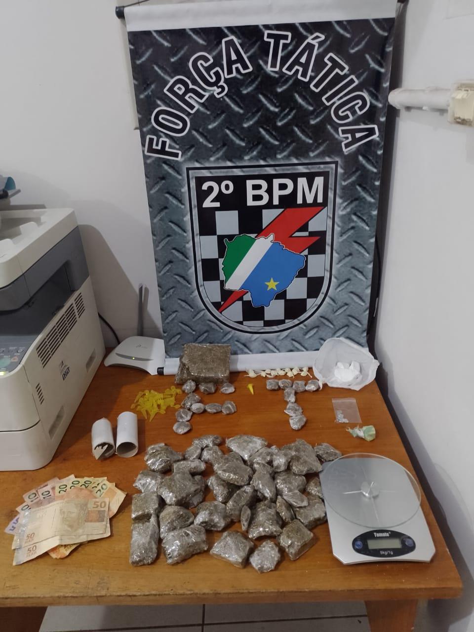 Após denúncias anônimas, boca de fumo é fechada e traficante é preso