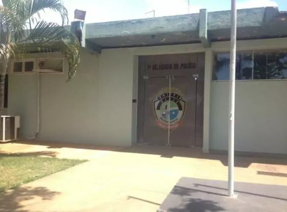 Detento que cavou buraco em cela no 1°DP é pego em flagrante Detento que cavou buraco em cela no 1°DP é pego em flagrante