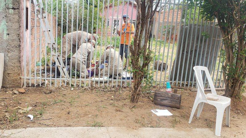 Eletricista morre ao mexer em fiação elétrica no Jardim Imá, em Campo Grande Eletricista morre ao mexer em fiação elétrica no Jardim Imá, em Campo Grande