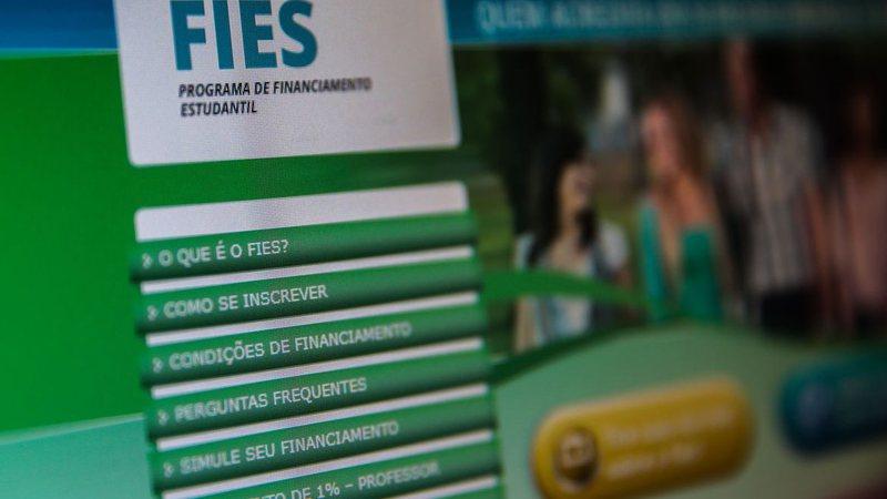 Fies: Emenda propõe perdão de dívidas dos estudantes; entenda Fies: Emenda propõe perdão de dívidas dos estudantes; entenda
