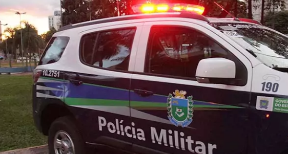Idoso é agredido com vaso na cabeça após reclamar de venda de drogas