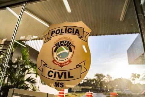 Pelada e bêbada, motorista acerta BMW e acaba presa em Campo Grande Pelada e bêbada, motorista acerta BMW e acaba presa em Campo Grande
