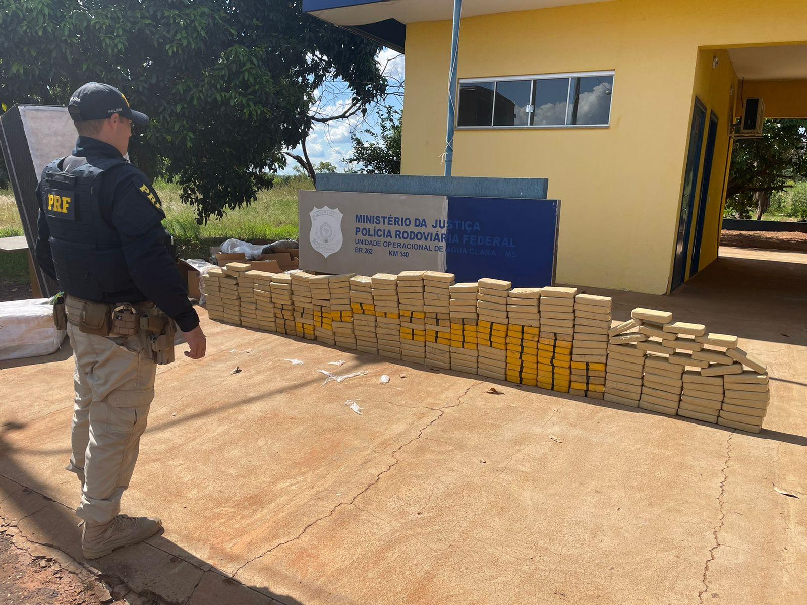 PRF apreende 267,15 kg de pasta base de cocaína em Água Clara (MS)