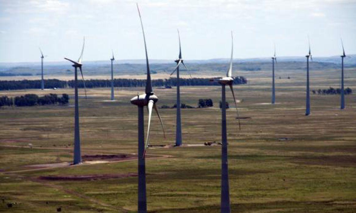 Eletrobras desafia jovens a criarem jogo sobre energia limpa Eletrobras desafia jovens a criarem jogo sobre energia limpa