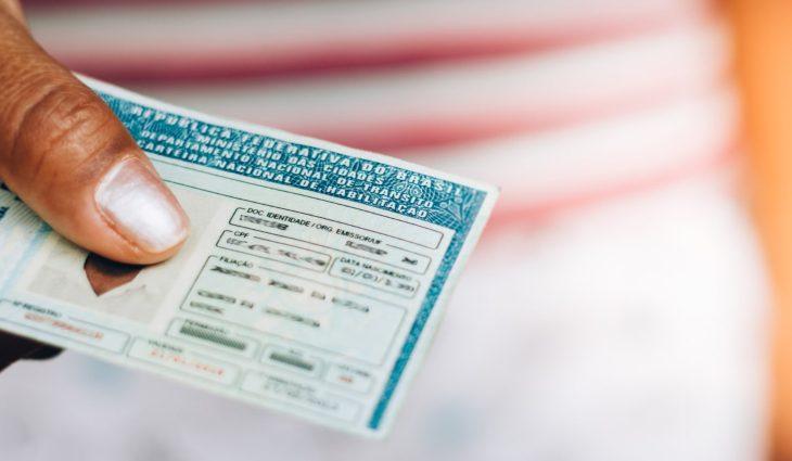 Estar inscritos no CadÚnico é requisito para se beneficiar com a CNH MS Social