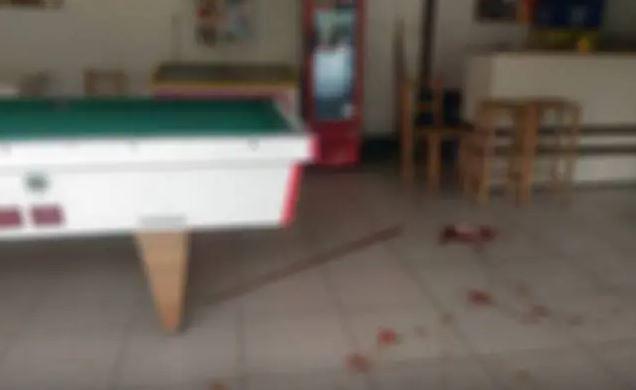 Homem ameaça e agride colega com taco após perder partida de sinuca em MS Homem ameaça e agride colega com taco após perder partida de sinuca em MS