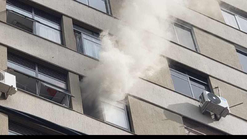 Idoso resgatado de incêndio em prédio no Centro respira sem ajuda de aparelhos