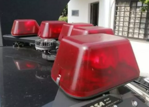 Mulher agride companheiro com socos e golpes no Santa Luzia Mulher agride companheiro com socos e golpes no Santa Luzia