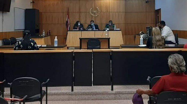 Paraguaio acusado de zoofilia com galinha é condenado a um ano de prisão