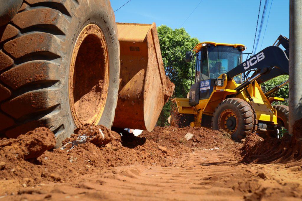 Prefeitura inicia obras de pavimentação no bairro Jardim Esperança Prefeitura inicia obras de pavimentação no bairro Jardim Esperança