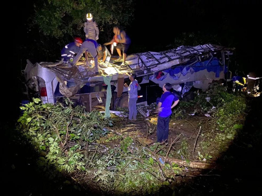 SAPOPEMA: Tragédia com ônibus de trabalhadores deixa 10 passageiros mortos e outros 21 feridos SAPOPEMA: Tragédia com ônibus de trabalhadores deixa 10 passageiros mortos e outros 21 feridos