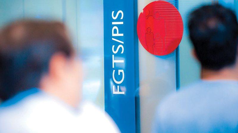 Saque do FGTS pode passar de R$ 1 mil? Saiba se tem direito e como sacar