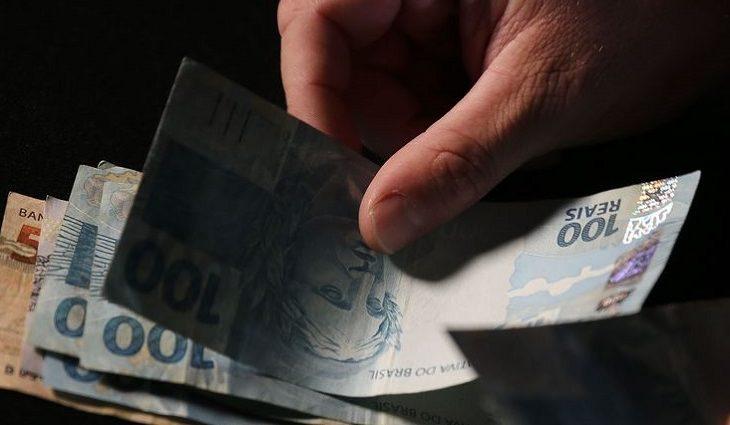 Servidores estaduais entram em abril com salários na conta Servidores estaduais entram em abril com salários na conta