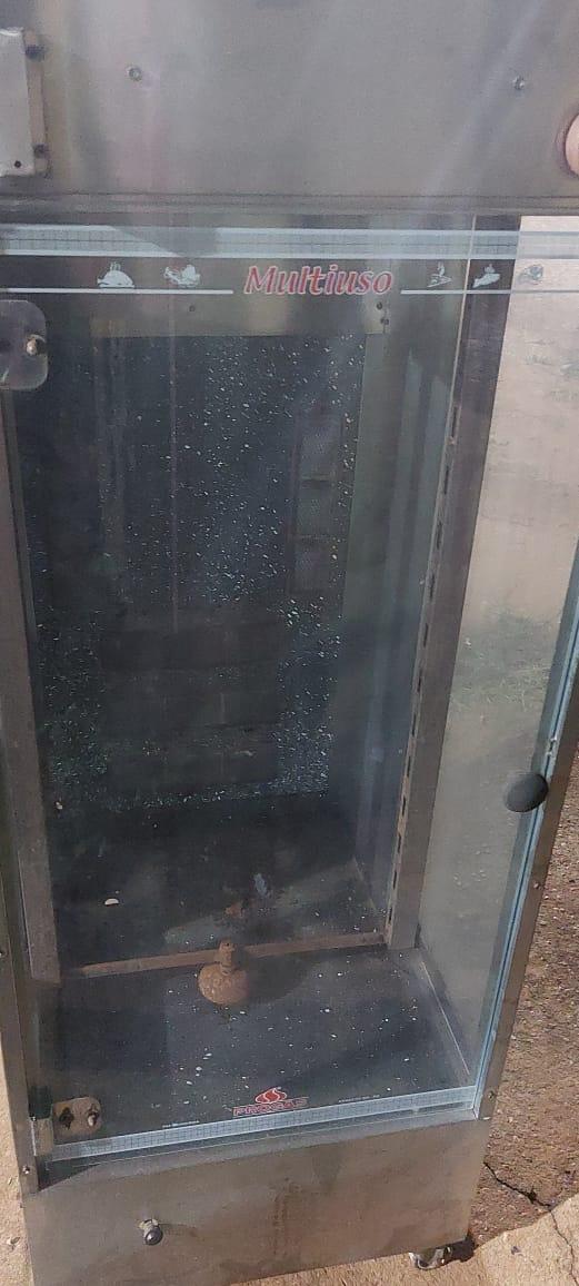 Suspeito é preso após furtar máquina de assar frango