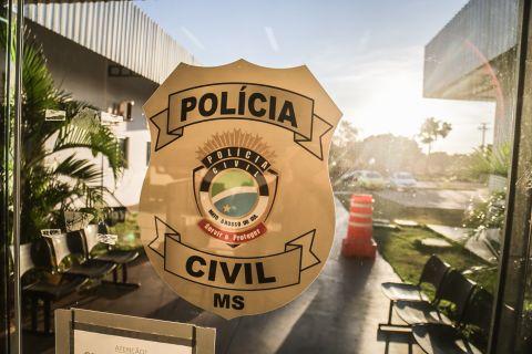 Casal furtava lojas com filhos de 1 e 2 anos e escondia produtos no carrinho em Campo Grande