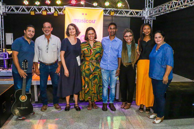 Cerimônia com os pais e alunos do Projeto Musicou marcam início das atividades do Programa no Município Cerimônia com os pais e alunos do Projeto Musicou marcam início das atividades do Programa no Município