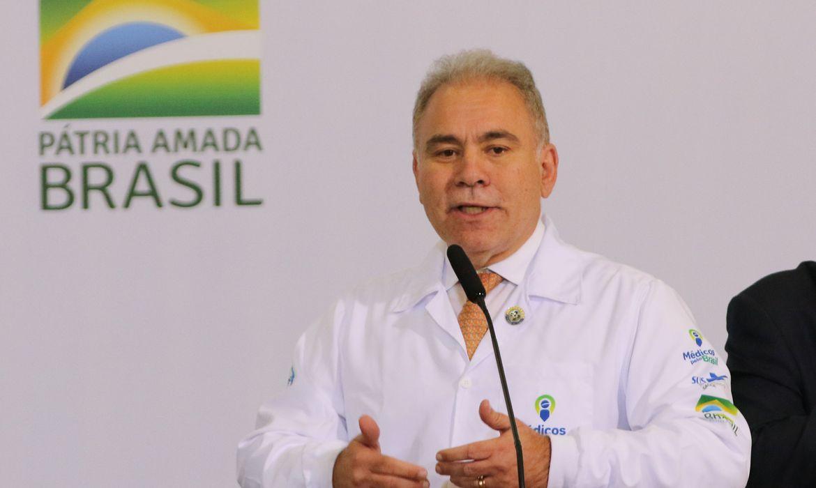 Covid-19: ministro oficializa fim de emergência sanitária