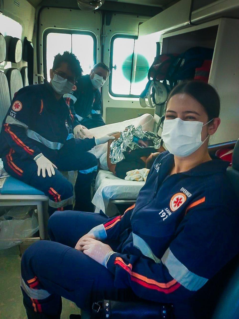Equipe realiza parto de emergência dentro de viatura do SAMU de Três Lagoas Equipe realiza parto de emergência dentro de viatura do SAMU de Três Lagoas