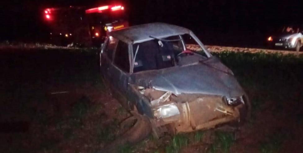 Motorista é arremessado para fora de carro em capotamento em rodovia de MS