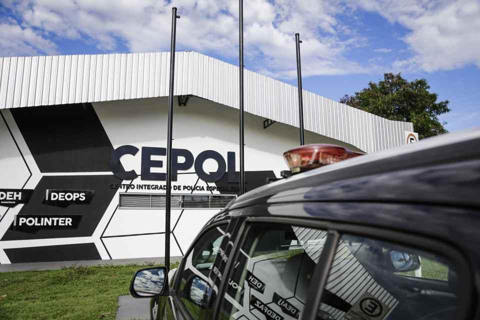 Mulher ameaça ‘furar’ genro e mandar PCC na casa da filha após invadir a residência