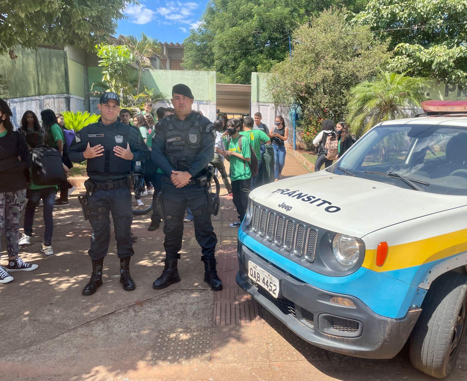 Polícia Militar realiza policiamento nas escolas de Três Lagoas