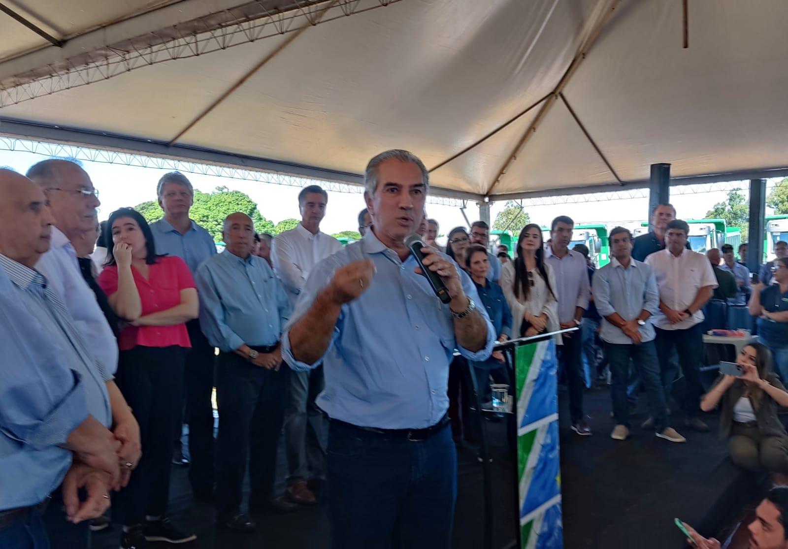 Reinaldo e bancada federal entregam 363 maquinários agrícolas para 79 municípios