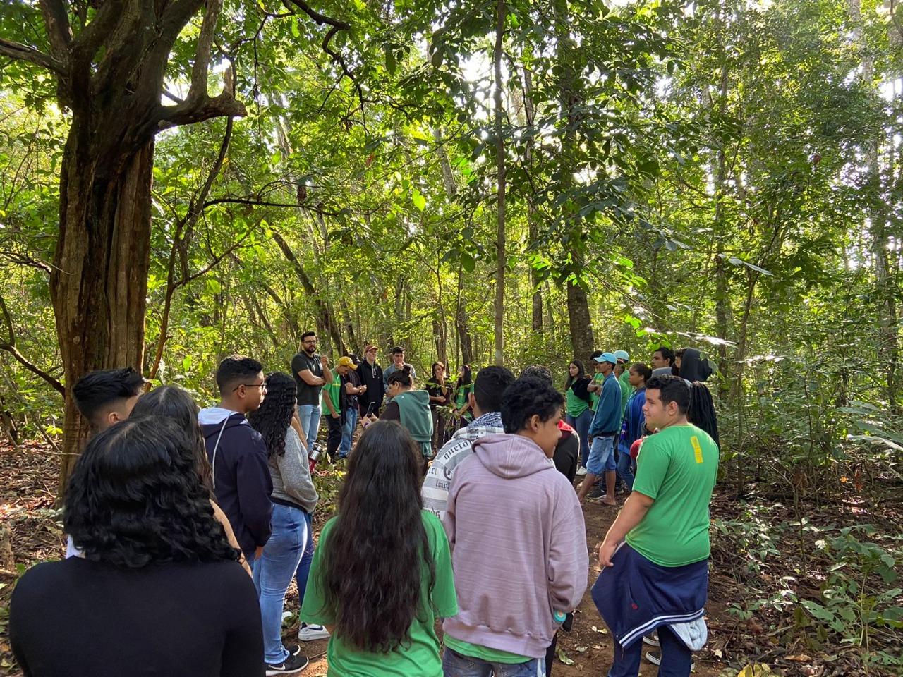 Meio Ambiente realiza trilha com alunos das escolas de Três Lagoas na APA Jupiá
