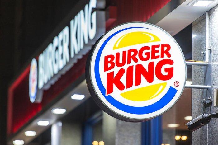 Após críticas, Burger King muda nome de lanche para Whopper Costela sem costela